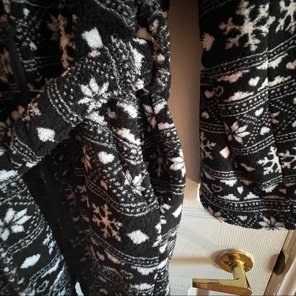 Rene Rofe Plush Patterned Fleece Robe women's size Large NWT - Picture 3 of 6